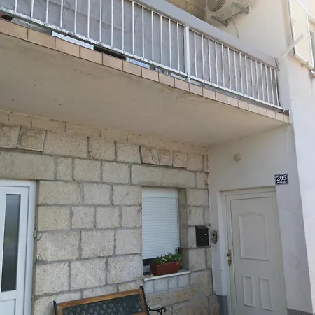 Apartment Iva Donji Vinjani